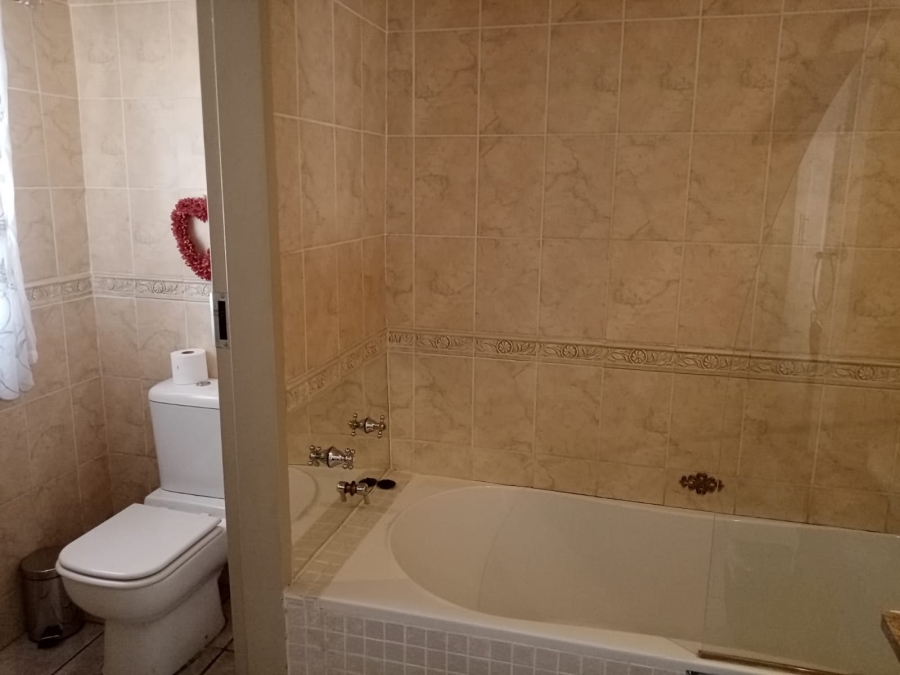 4 Bedroom Property for Sale in Parys Free State